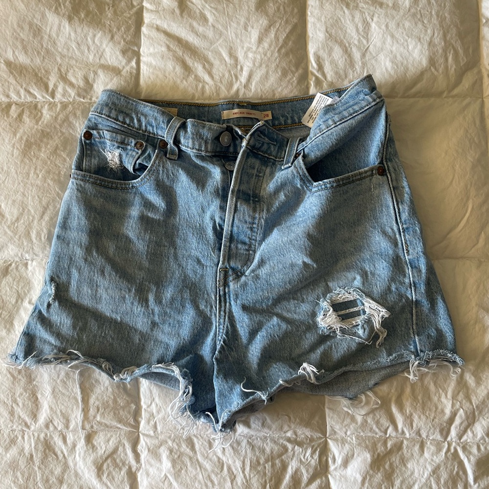 Levi’s Ribcage Cutoff Shorts